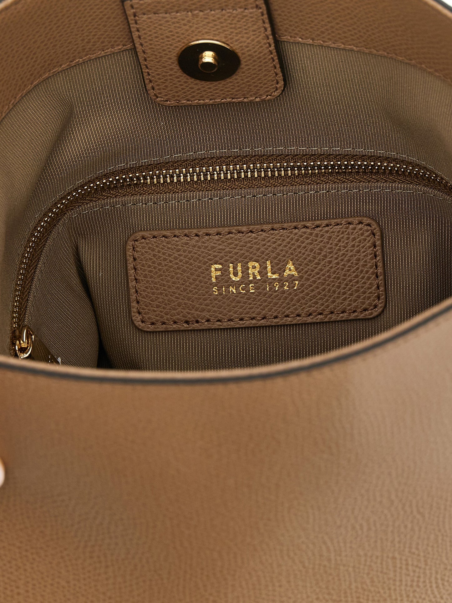 Roxie Bucket Bag in Grained Leather
